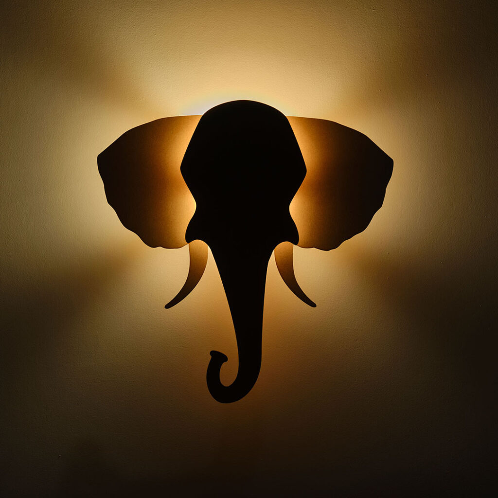 Olifant wandlamp